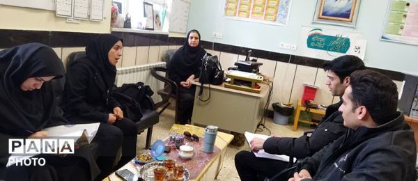 بازدید کارشناس بهداشت از دبیرستان مادر مهربان خلیل آباد