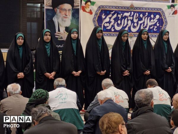 محفل انس با قرآن به یاد رهبر شهید در گلوگاه 
