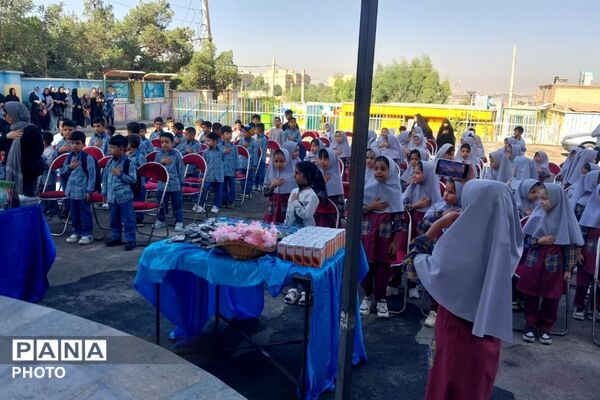 جشن شکوفه ها در دبستان مهران پیشوا