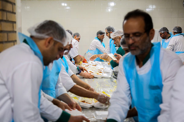 آشپرخانه حرم حضرت معصومه(س) در شب میلاد امام حسن مجتبی(ع)