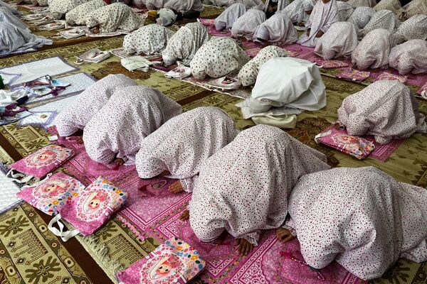جشن‌نیمه متمرکز بهار بندگی و عبادت برای ۴۵۰ دانش‌آموز آباده‌ای