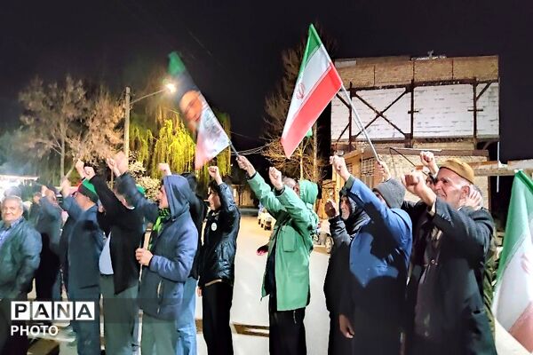 در کنار هم ایستاده ایم-۲