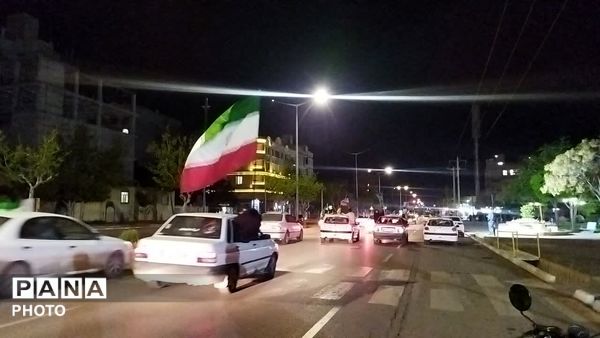 پرچم های ایران و حزب الله  بر فراز شهر نیشابور 