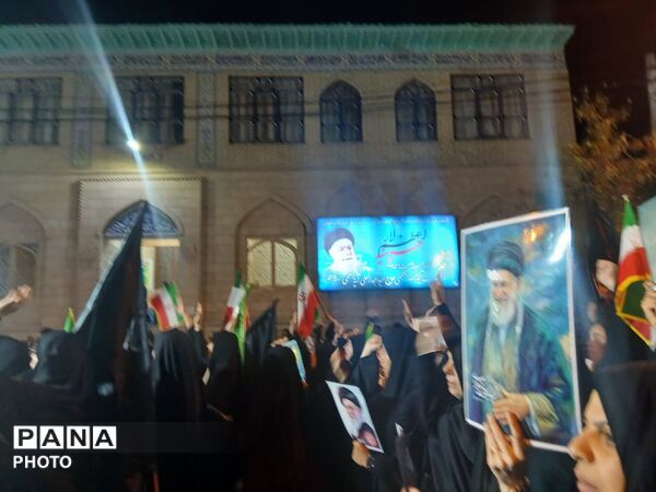 تجمع مردم لارستان برای بیان اقتدار ایران