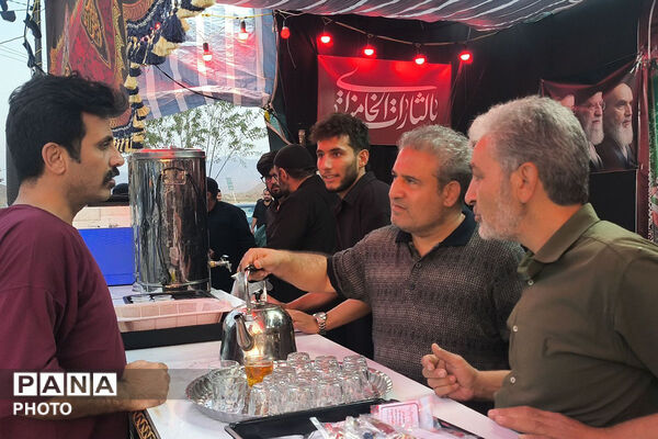 پذیرایی از زائران رضوی در مسیر بازگشت؛ خدمت بی‌منت در موکب «رهبر شهیدم»