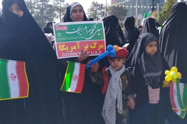 حضور با شکوه مردم زرقان در راهپیمایی 22 بهمن ماه