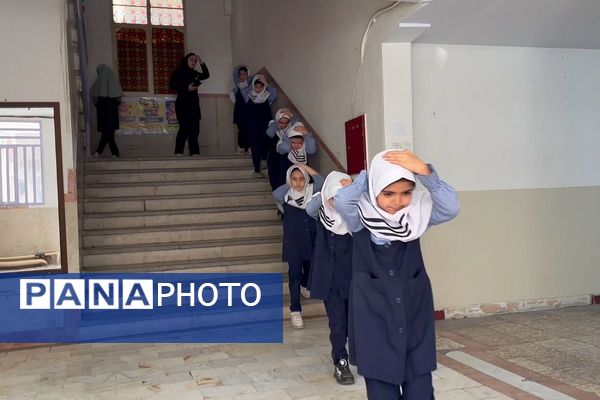 مانور تخلیه اضطراری و آمادگی برای لحظات بحرانی در مدرسه معراج بهارستان‌دو