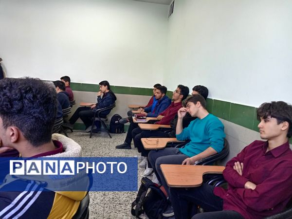 گفتگو با قبول شدگان کنکور دبیرستان نمونه آیت‌الله خامنه‌ای