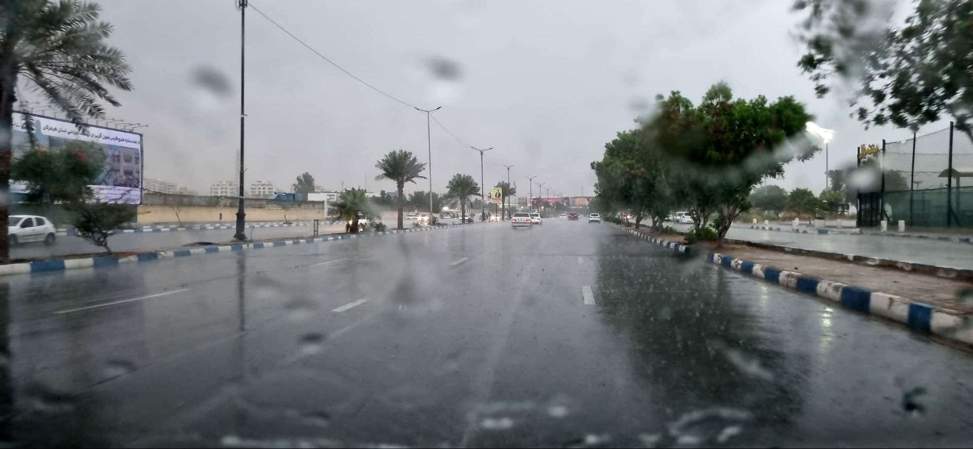 بارش باران چهره بندرعباس را پاییزی و دل‌انگیز کرد