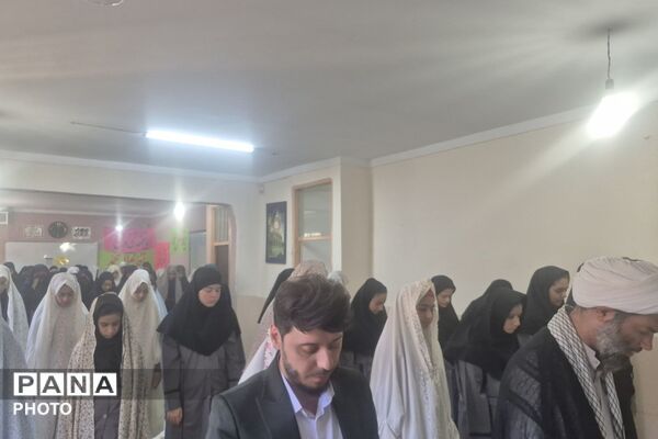شروع سال تحصیلی همراه با اقامه نماز جماعت در مدارس