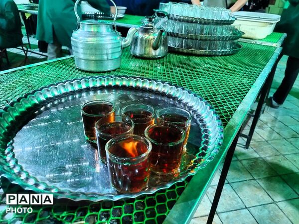 میزبانی در مسیر اجتماعات؛ فعالیت چایخانه حضرت زهرا (س)