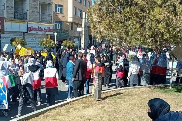 ۱۳ آبان نماد استکبارستیزی نسل جوان ایران