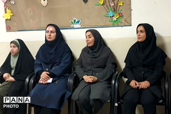 تجلیل از برگزیدگان جشنواره هنری فردا و المپیاد ورزشی در دبستان رضوان بهارستان‌دو