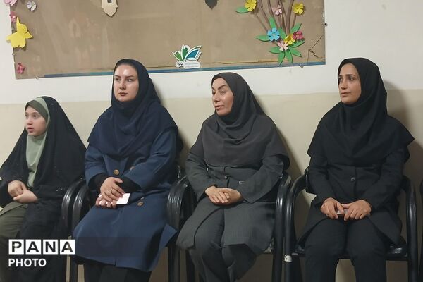 تجلیل از برگزیدگان جشنواره هنری فردا و المپیاد ورزشی در دبستان رضوان بهارستان‌دو