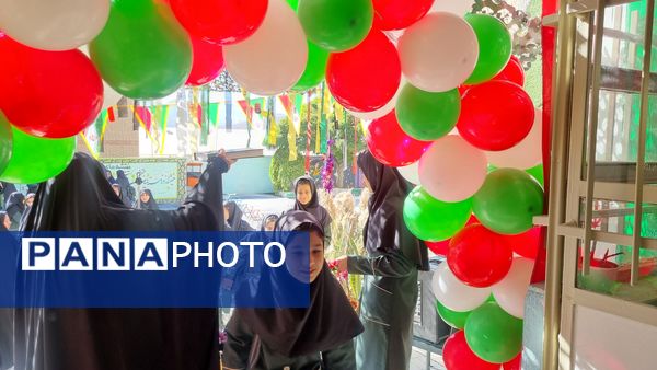 آیین نمادین نواختن زنگ مهر و مقاومت در دبیرستان حضرت معصومه(س) شهرستان فیروزکوه 