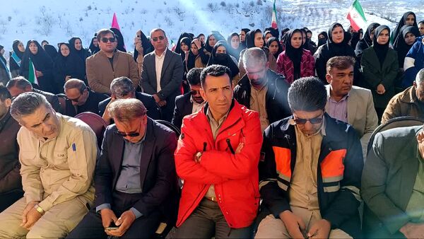 آیین نواختن زنگ گلبانگ انقلاب در مدرسه الزهرا شهرستان مارگون 