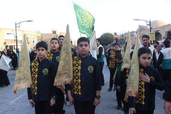 کاروان نمادین حضور امام رضا (ع) در یزد