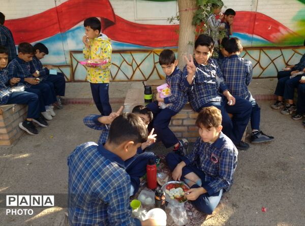  جشنواره روز جهانی تخم مرغ در مدرسه شاهد شهید محمد جنیدی پیشوا