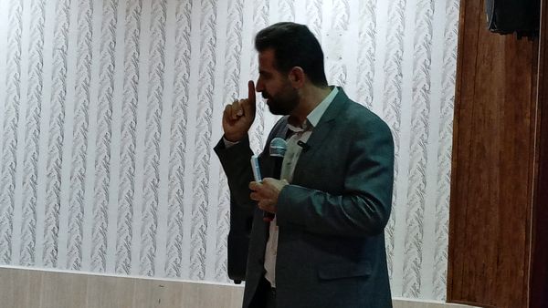 کارگاه آموزشی ویژه والدین با محوریت ارتباط موثر با نوجوانان در نیشابور