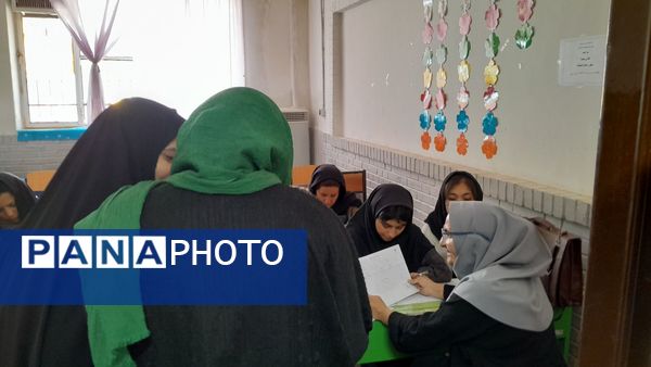 هدایت تحصیلی دانش آموزان پایه نهم دبیرستان میثاق منطقه تبادکان مشهد