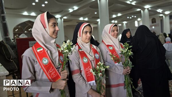 شکوه پاسداشت مقام معلم با حضور دانش‌آموزان و مسئولان آموزش و پرورش شهرستان نظرآباد