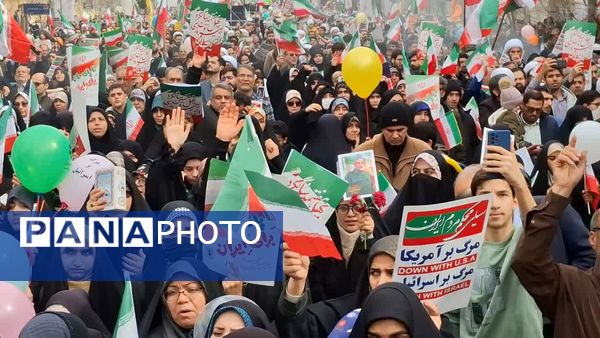 شکوه حضور نوجوانان در راهپیمایی 22 بهمن مردم قم