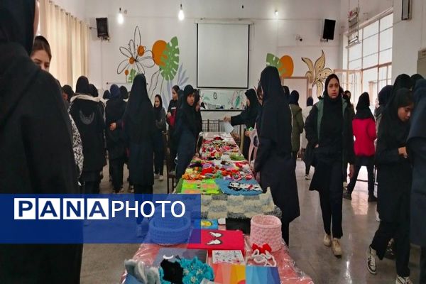برپایی نمایشگاه و بازارچه کارو فناوری در دبیرستان شهید مجید دهنوی نیشابور