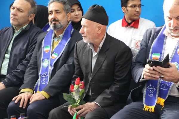 هم‌سرایی هزار نفری دانش‌آموزان یاور انقلاب در اسلامشهر