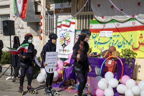 مشعل دوازدهمین دوره المپیادهای ورزشی درون مدرسه‌ای در شهر نیم‌ور روشن شد