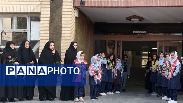 آغاز سال تحصیلی جدید باحضور مسئولان در دبستان فرهنگیان ۲ مشهد