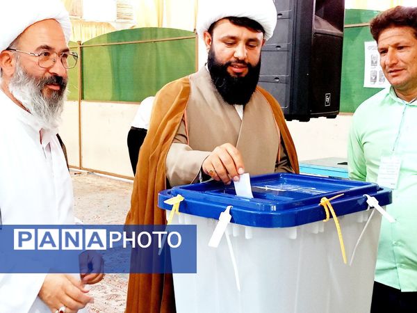 حضور گسترده مردم کاشمر در پای صندوق‌های رأی