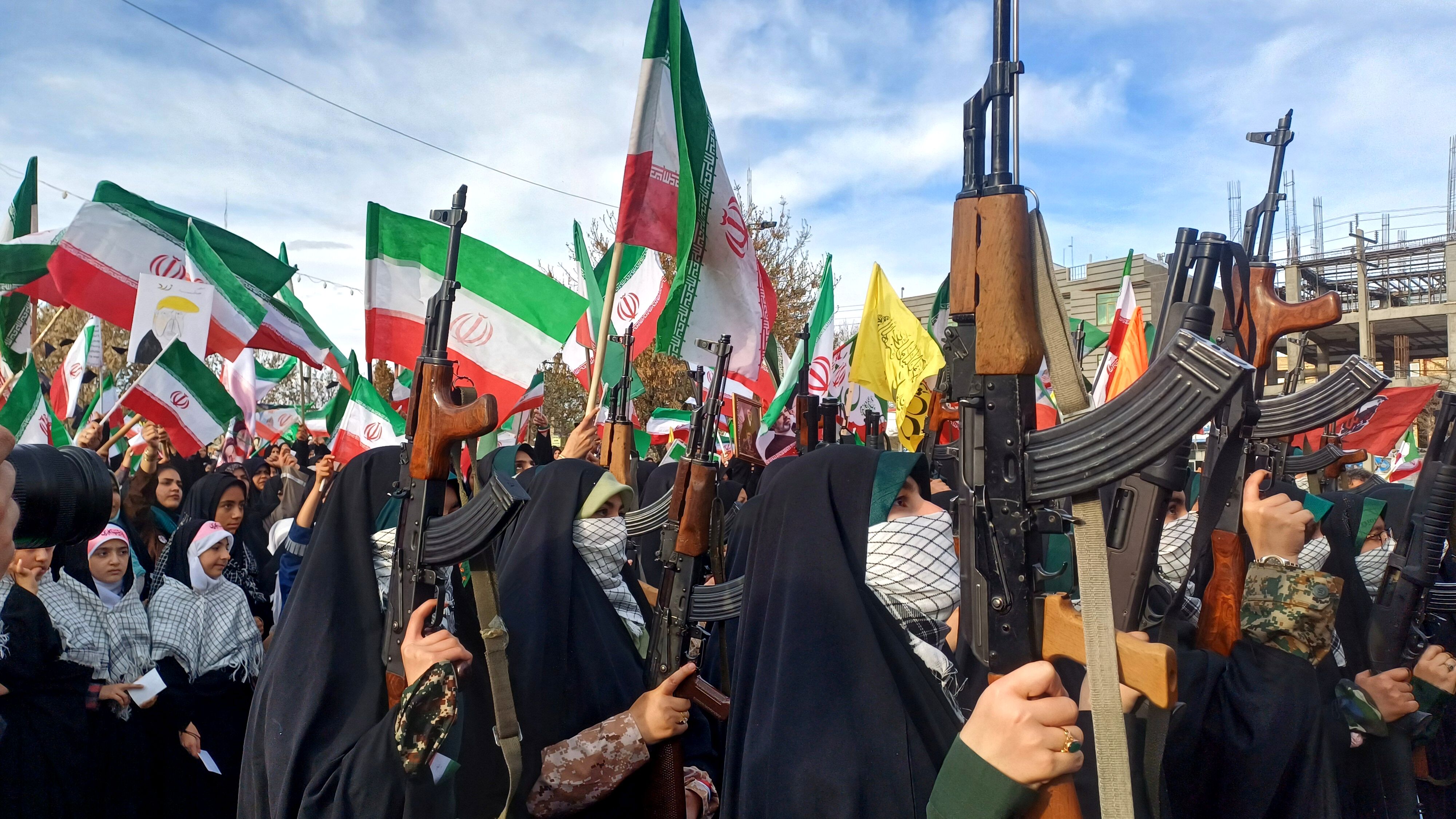 رزن؛ عیارِ مقاومت در دستانِ شیرزنانِ جان‌فدا