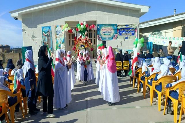 آیین نواختن « گلبانگ انقلاب » در مدرسه 22 بهمن دلند