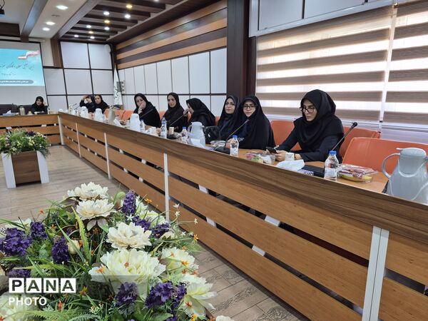 معلمان نمونه در قاب افتخار آموزش و پرورش منطقه ۵