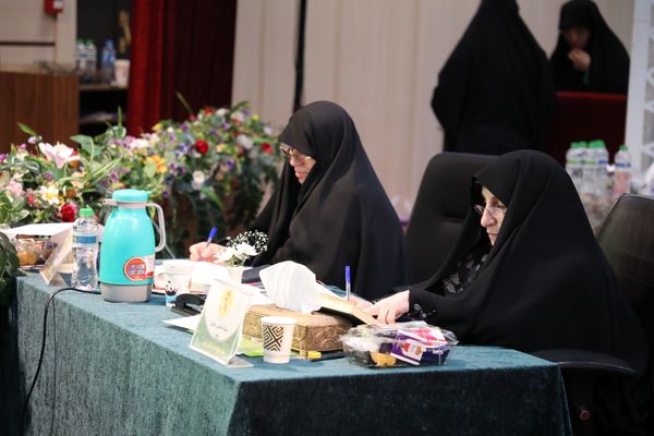 مسابقه قرائت تحقیق خواهران در نهمین دوره مسابقات قرآنی فرهنگیان سراسر کشور