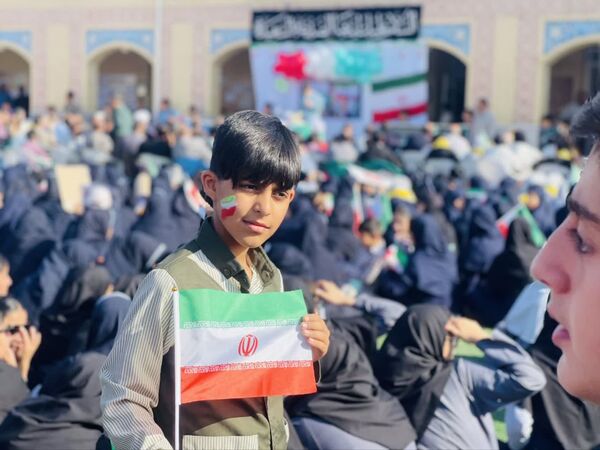 خروش دانش آموزان گله دار در راهپیمایی ۱۳ آبان۱۴۰۴