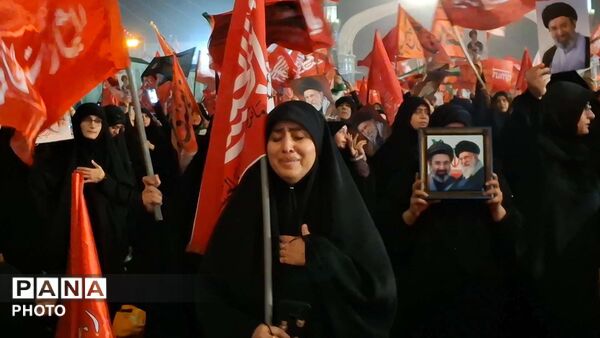 بیعت مردم با آقای شهید ایران 