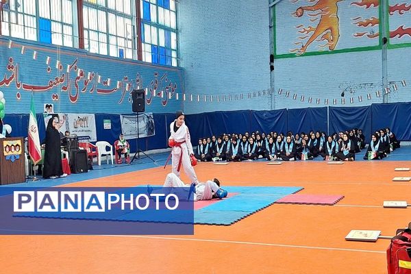 یاوران انقلاب؛روشنای مسیر نوجوانان امروز