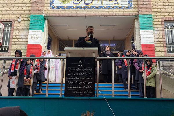 جشن میلاد امام مهدی (عج) در مدرسه آیت الله خامنه ای