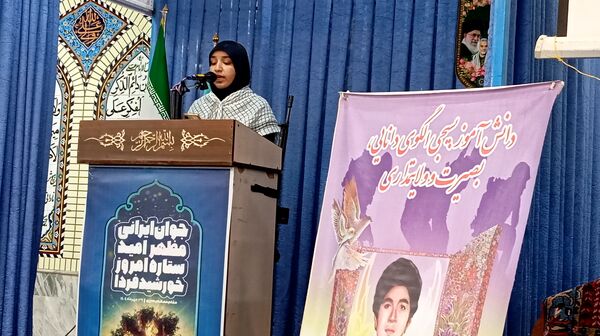 نماز جمعه با حضور دانش‌آموزان فعال بسیجی شهر بن