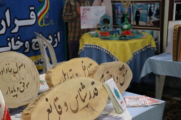 حضور پرشور دانش‌آموزان در نمایشگاه قرآن و عترت در حرم مطهر رضوی