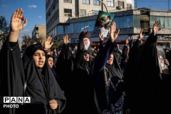 آغاز مراسم تشییع پیکر رهبر شهید و اهل بیت گرامی ایشان در مصلی نماز جمعه تهران