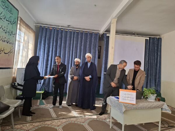 جلسه توانمندسازی معاونین و مربیان پرورشی در محور جنگل شهرستان رشتخوار
