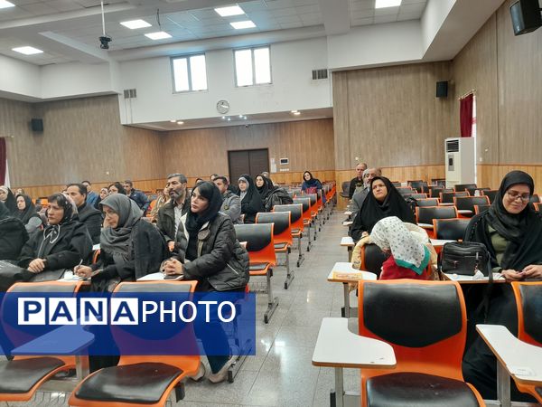 کارگاه حرکات اصلاحی ویژه والدین و غربالگری دانش‌آموزان در دبیرستان مصلی‌نژاد حضرت زهرا(س)