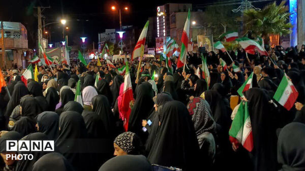 تمام مردم پای کار انقلابند