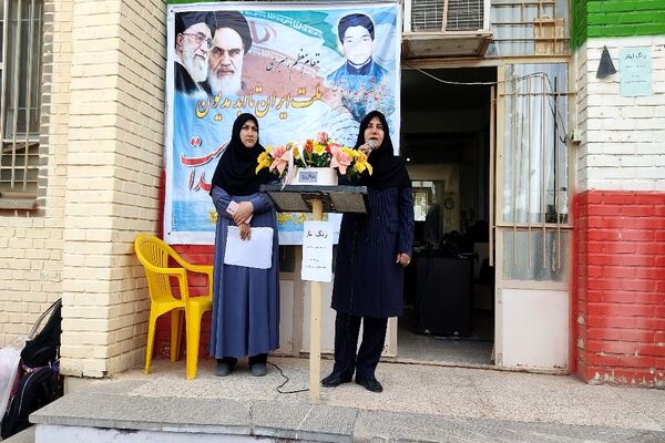 آغاز سال تحصیلی جدید و گرامیداشت هفته دفاع مقدس در دبیرستان شهید مجید دهنوی نیشابور