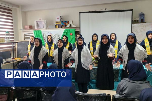 اجرای طرح «لاله‌های روشن» در دبیرستان هیات امنایی فرزانگان با هدف ترویج فرهنگ ایثار