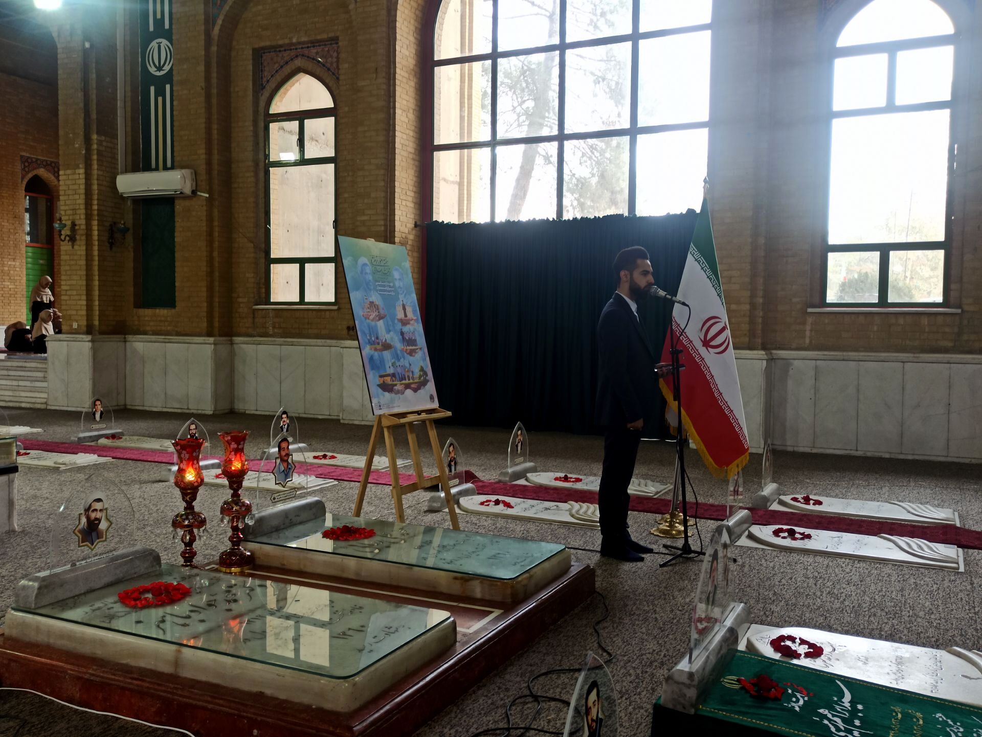گرامیداشت هفته امورتربیتی در کنار مزار شهدای ۷۲ تن