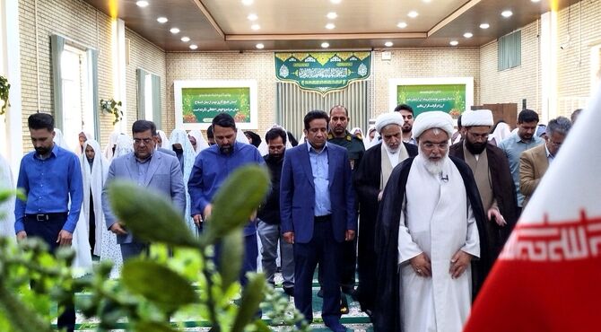 آغاز سال تحصیلی در دبیرستان فاطمیه کرمان با عطر قرآن و اقامه نماز جماعت