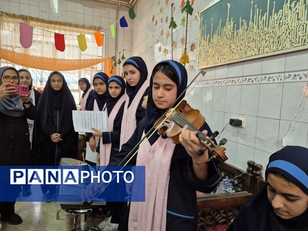 هفته ماها، فرصتی برای درخشش استعدادهای هنری دانش‌آموزان دبیرستان شهید همت